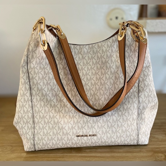 MK Purse - Picture 5 of 14